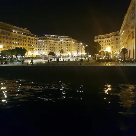 アパート Antigonidon Square Luxury テッサロニキ