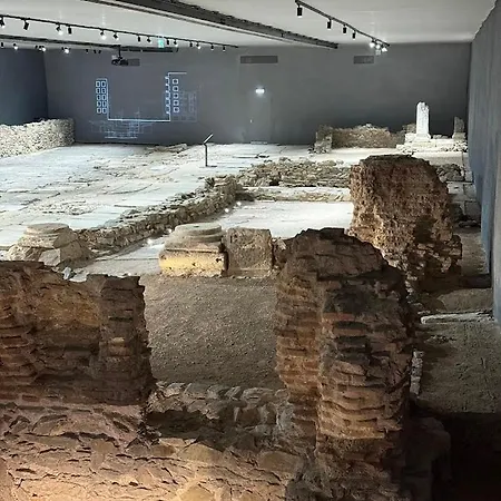 Διαμέρισμα Antigonidon Square Luxury
