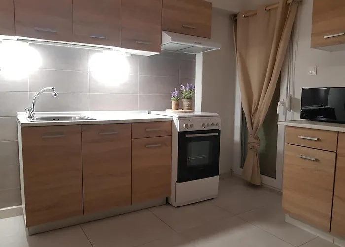 Antigonidon Square Luxury *