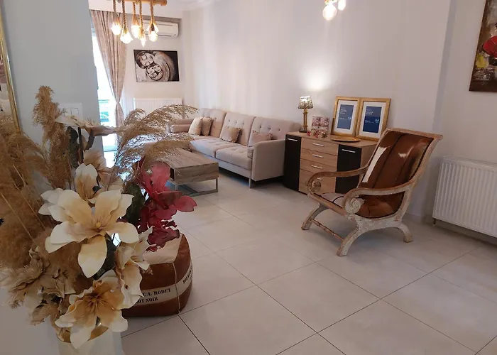 Antigonidon Square Luxury