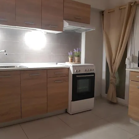 Antigonidon Square Luxury *