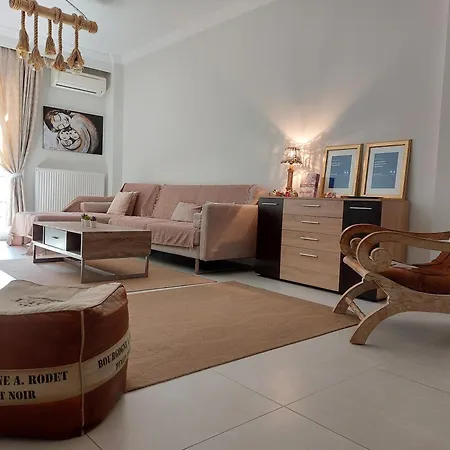 Antigonidon Square Luxury Апартамент