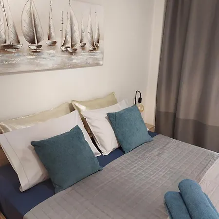 Antigonidon Square Luxury *