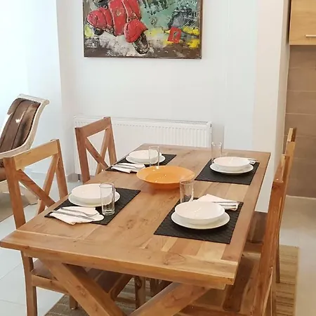 Antigonidon Square Luxury